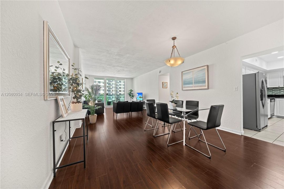 For Rent: $2,750 (1 beds, 1 baths, 874 Square Feet)
