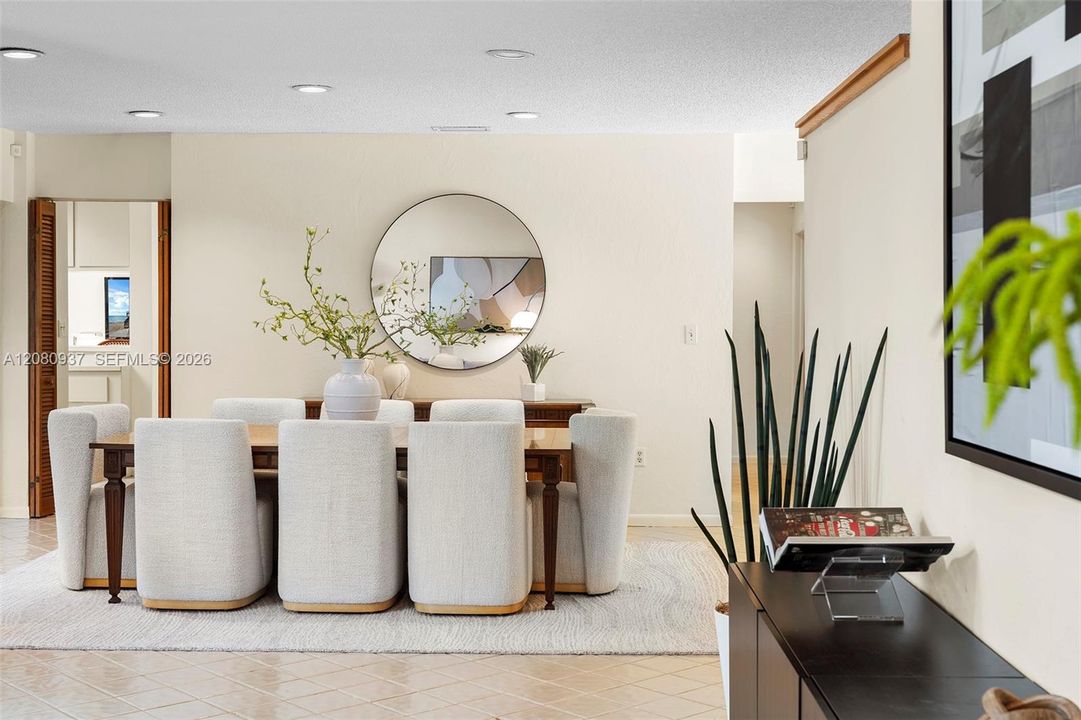 En Venta: $2,895,000 (3 camas, 2 baños, 2772 Pies cuadrados)