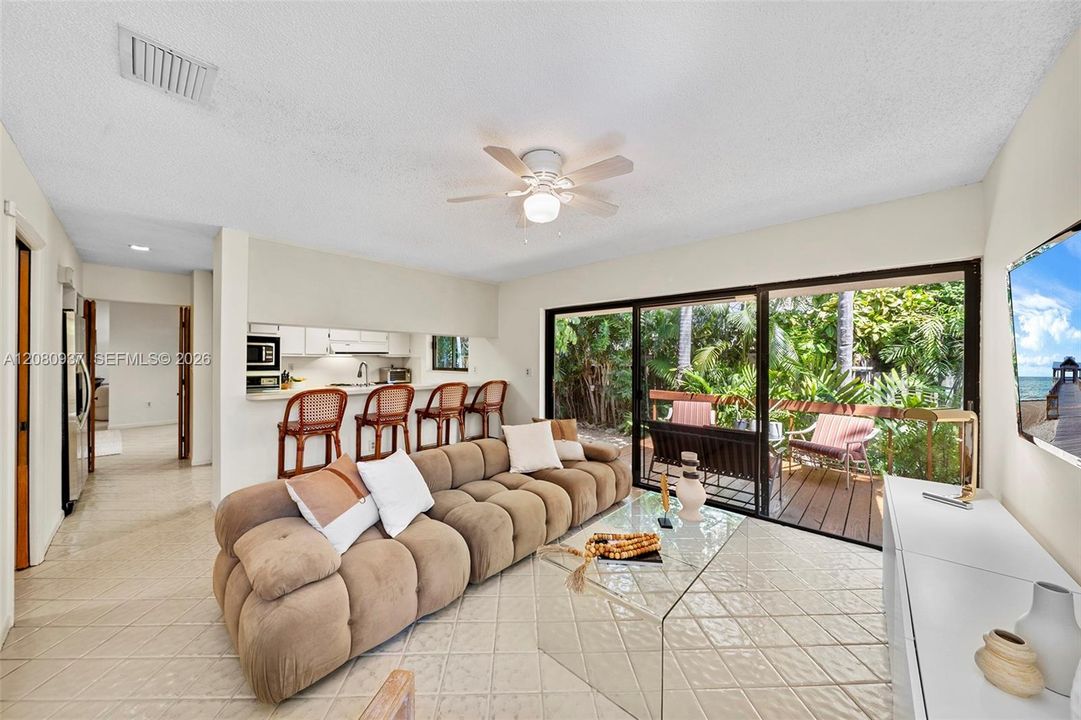 En Venta: $2,895,000 (3 camas, 2 baños, 2772 Pies cuadrados)