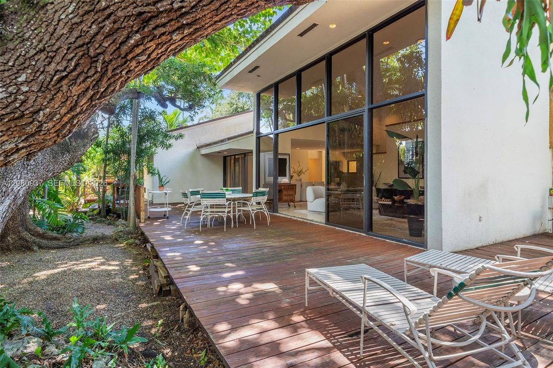 En Venta: $2,895,000 (3 camas, 2 baños, 2772 Pies cuadrados)