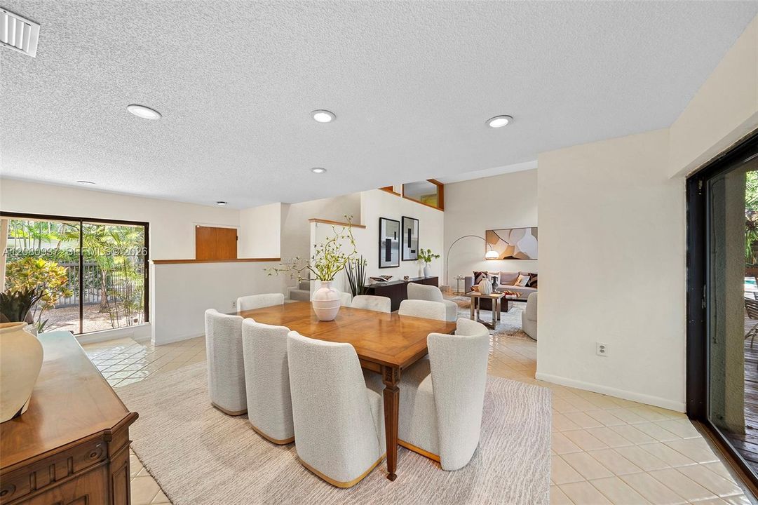 En Venta: $2,895,000 (3 camas, 2 baños, 2772 Pies cuadrados)