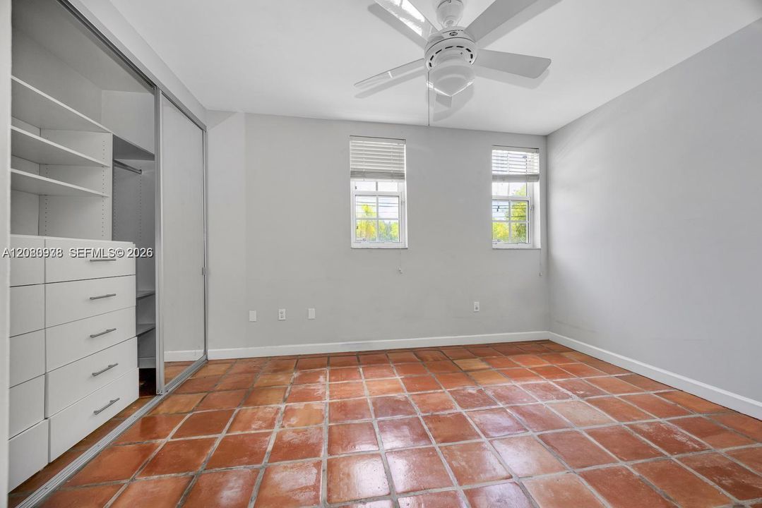En Venta: $850,000 (3 camas, 3 baños, 2240 Pies cuadrados)