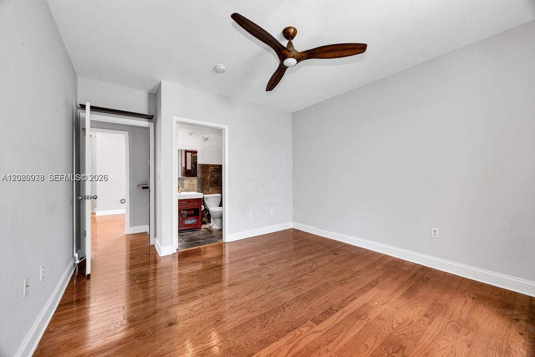 En Venta: $850,000 (3 camas, 3 baños, 2240 Pies cuadrados)