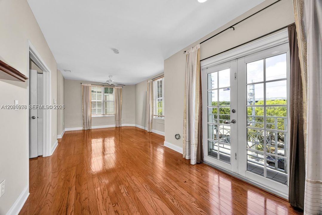 En Venta: $850,000 (3 camas, 3 baños, 2240 Pies cuadrados)