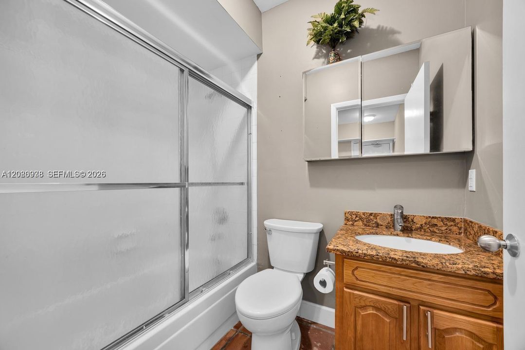 En Venta: $850,000 (3 camas, 3 baños, 2240 Pies cuadrados)