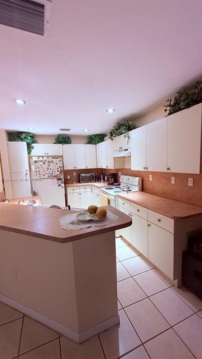 For Sale: $565,000 (3 beds, 2 baths, 1753 Square Feet)