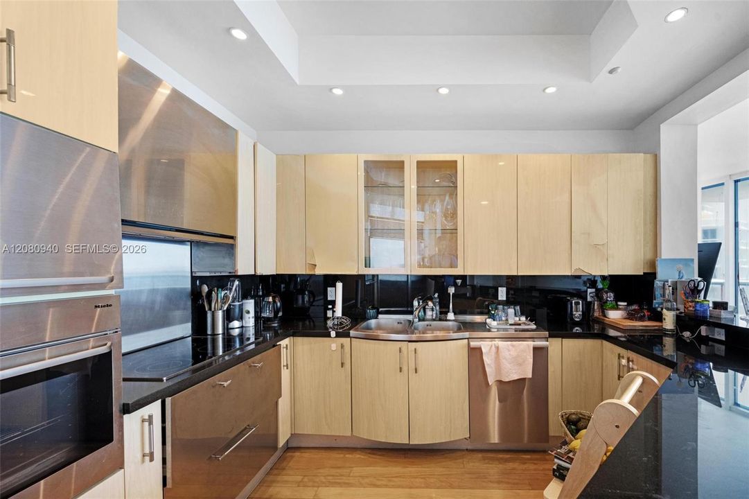 For Rent: $18,000 (2 beds, 2 baths, 1595 Square Feet)