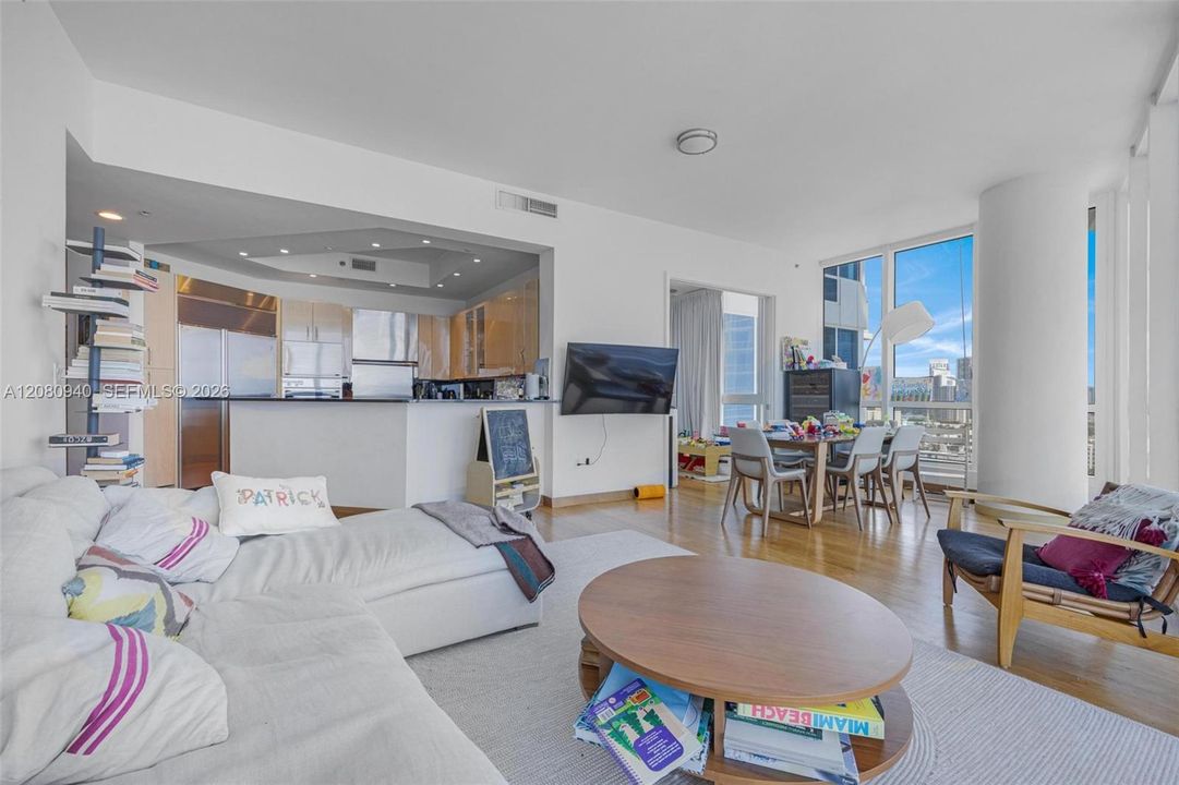 For Rent: $18,000 (2 beds, 2 baths, 1595 Square Feet)