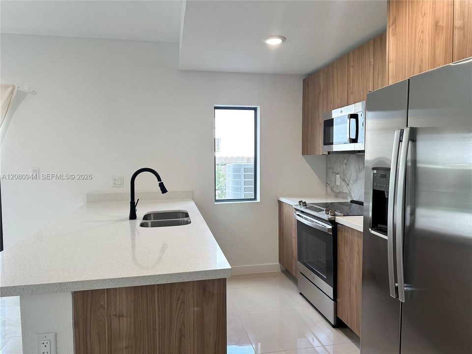 For Rent: $3,300 (5 beds, 4 baths, 1902 Square Feet)