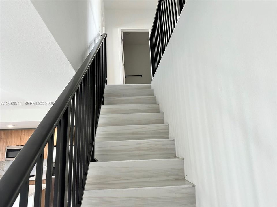 For Rent: $3,300 (5 beds, 4 baths, 1902 Square Feet)