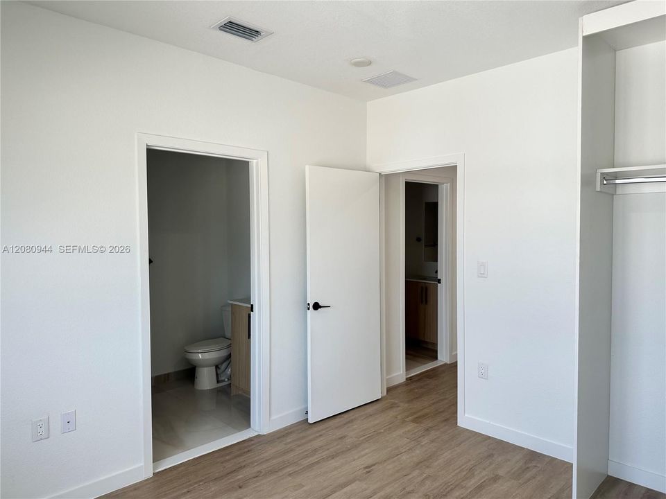 For Rent: $3,300 (5 beds, 4 baths, 1902 Square Feet)