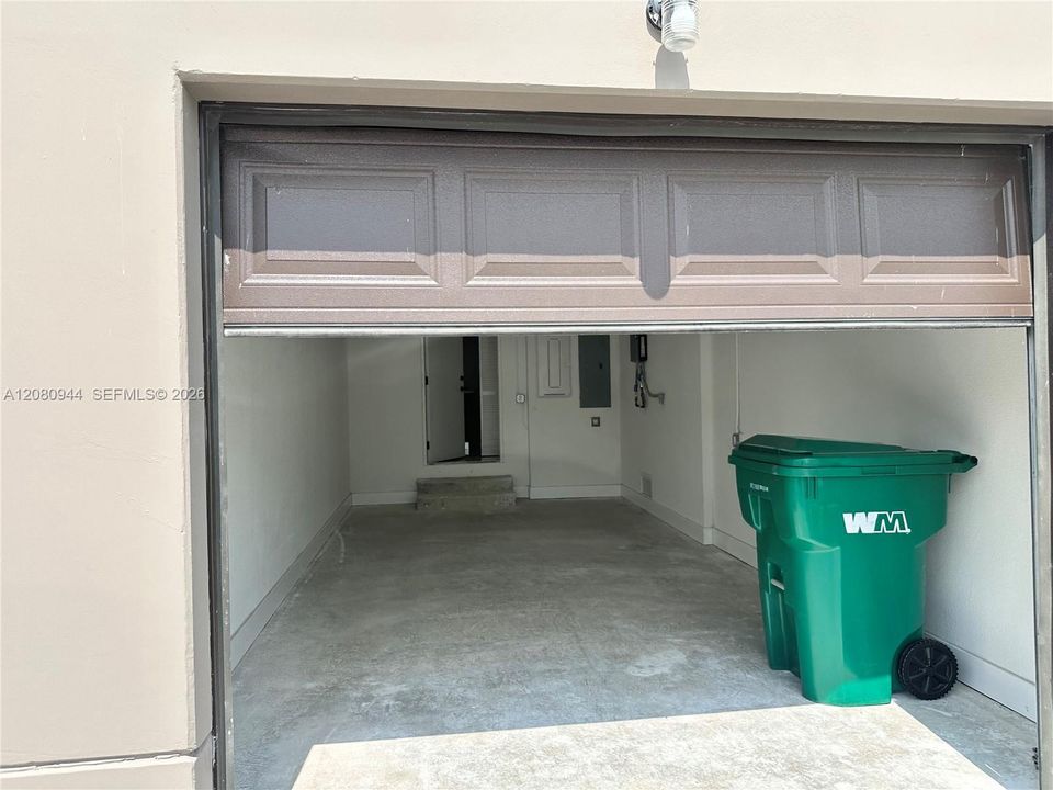For Rent: $3,300 (5 beds, 4 baths, 1902 Square Feet)