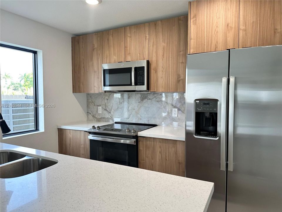 For Rent: $3,300 (5 beds, 4 baths, 1902 Square Feet)
