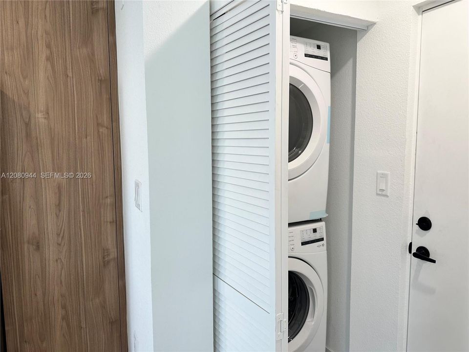 For Rent: $3,300 (5 beds, 4 baths, 1902 Square Feet)