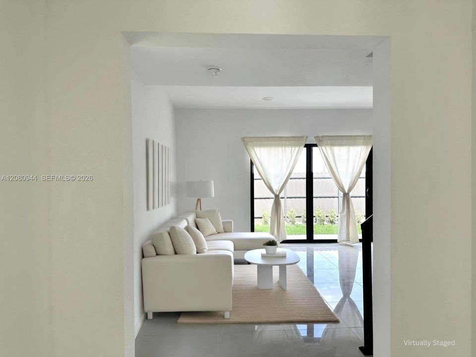 For Rent: $3,300 (5 beds, 4 baths, 1902 Square Feet)