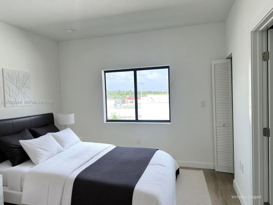 For Rent: $3,300 (5 beds, 4 baths, 1902 Square Feet)