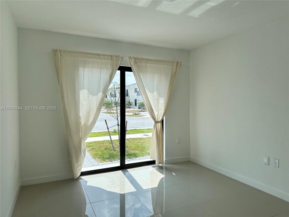 For Rent: $3,300 (5 beds, 4 baths, 1902 Square Feet)