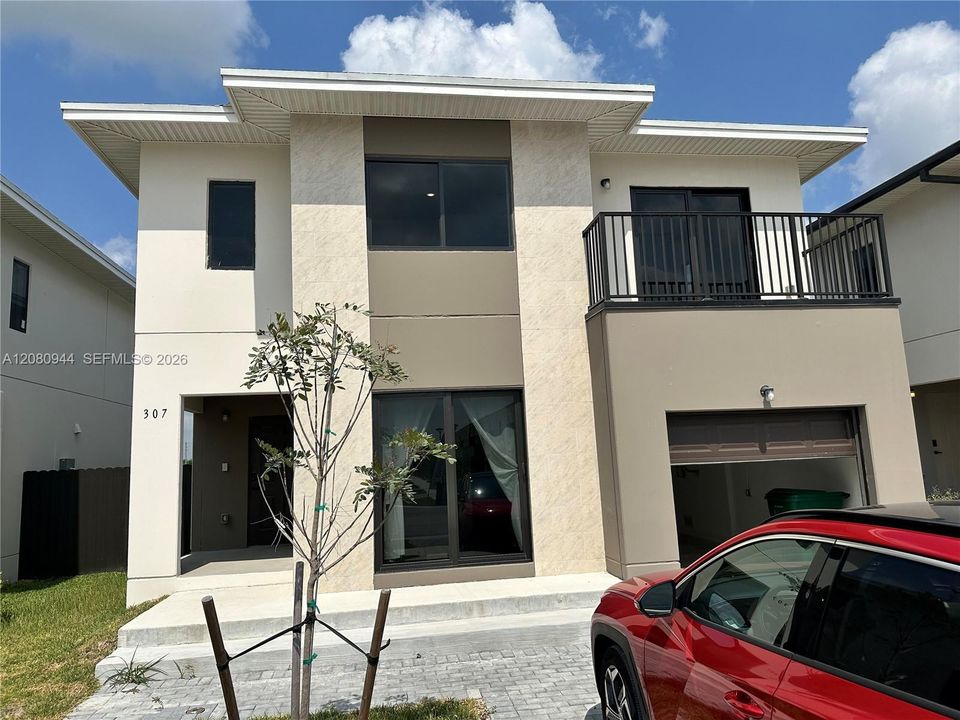 For Rent: $3,300 (5 beds, 4 baths, 1902 Square Feet)