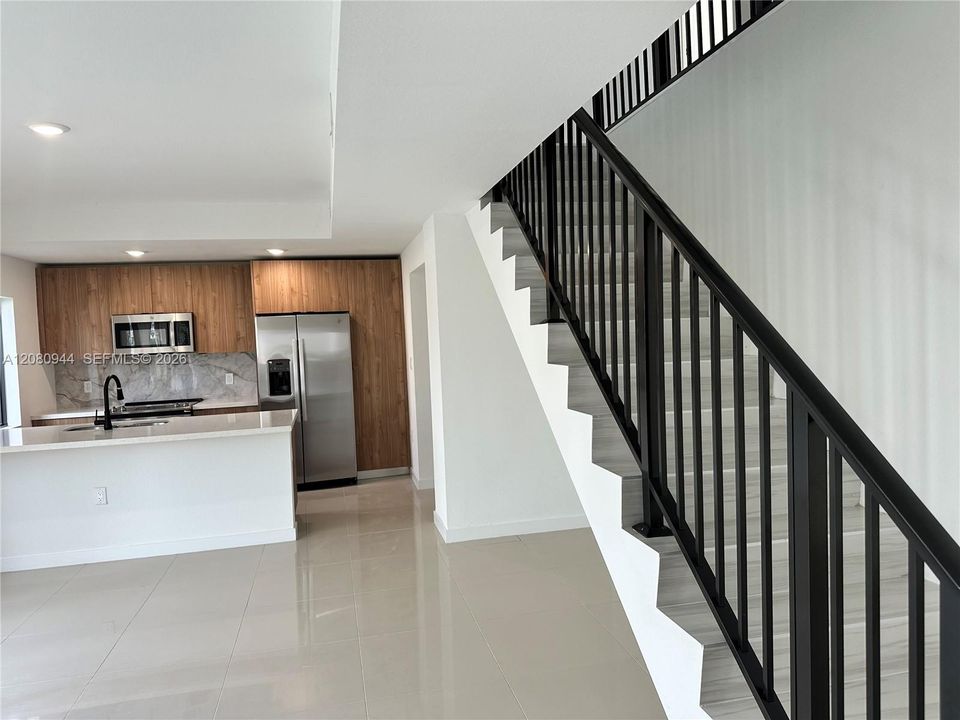 For Rent: $3,300 (5 beds, 4 baths, 1902 Square Feet)