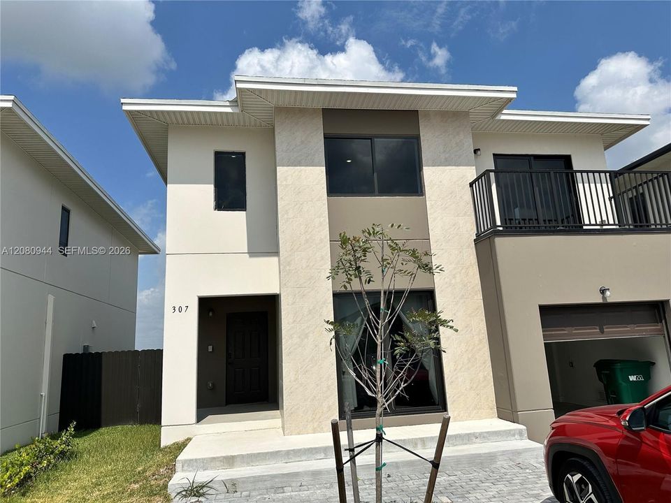For Rent: $3,300 (5 beds, 4 baths, 1902 Square Feet)