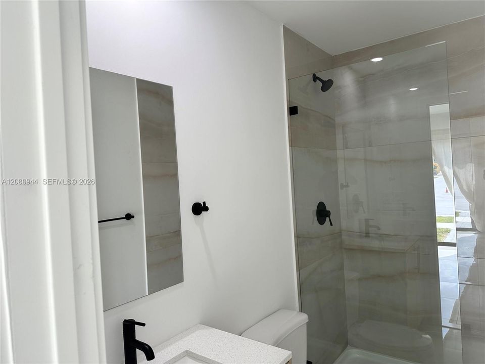 For Rent: $3,300 (5 beds, 4 baths, 1902 Square Feet)