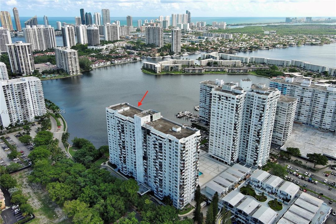 На продажу: $249,000 (2 спален, 2 ванн, 1058 Квадратных фут)