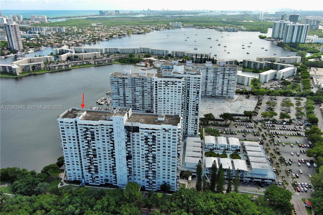 На продажу: $249,000 (2 спален, 2 ванн, 1058 Квадратных фут)