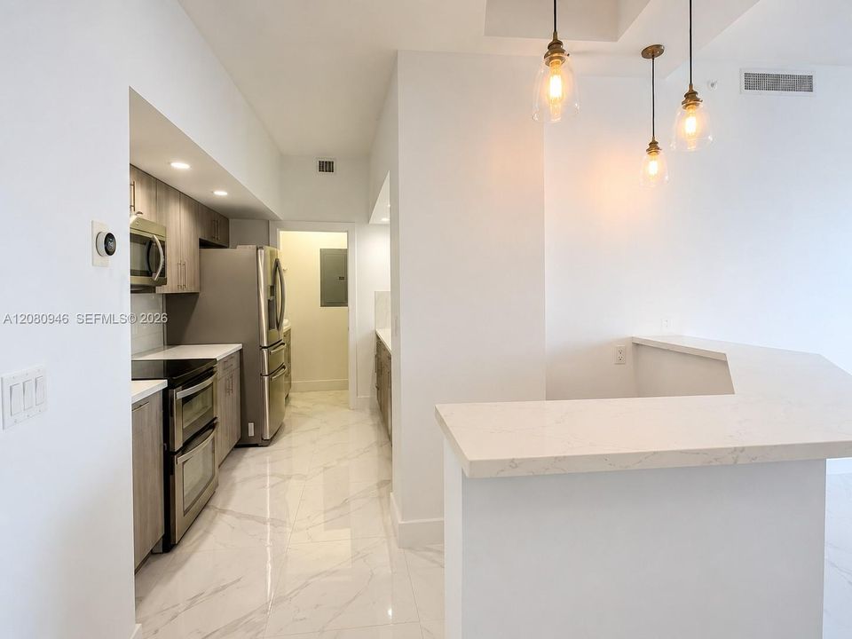 For Rent: $3,800 (1 beds, 1 baths, 812 Square Feet)