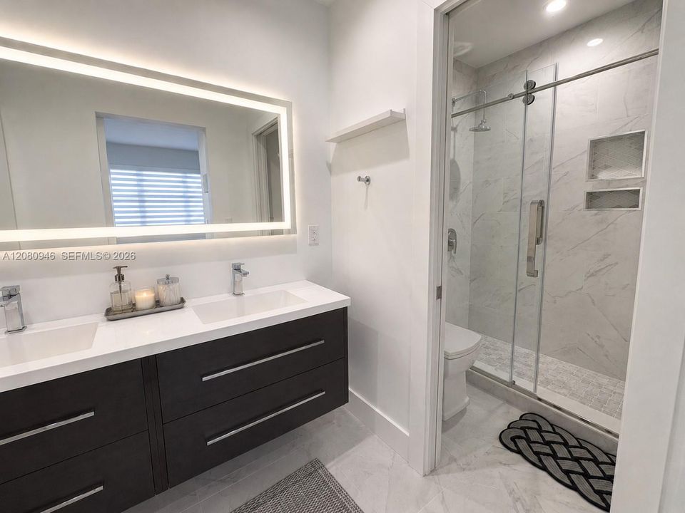 For Rent: $3,800 (1 beds, 1 baths, 812 Square Feet)