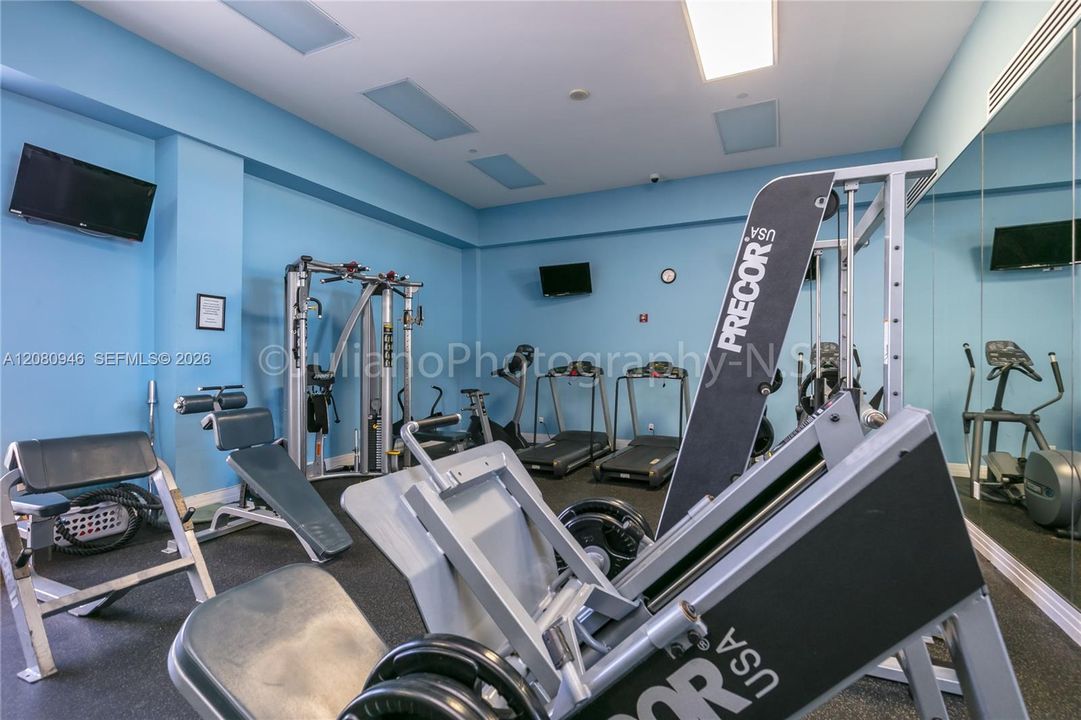 For Rent: $3,800 (1 beds, 1 baths, 812 Square Feet)