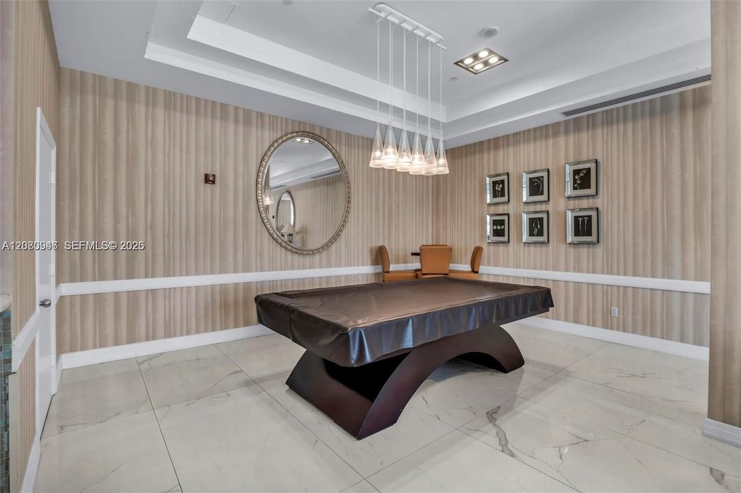 For Rent: $3,800 (1 beds, 1 baths, 812 Square Feet)