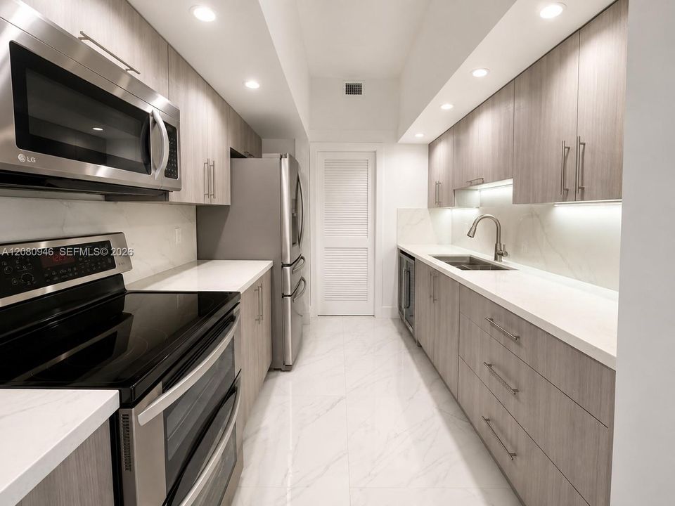 For Rent: $3,800 (1 beds, 1 baths, 812 Square Feet)