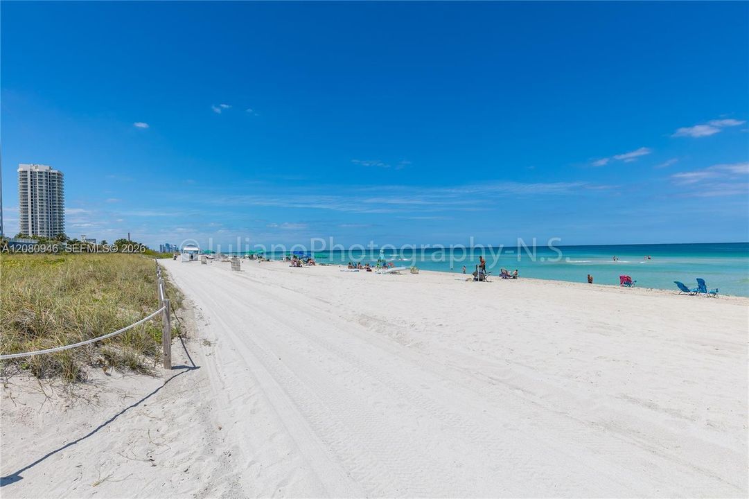 For Rent: $3,800 (1 beds, 1 baths, 812 Square Feet)
