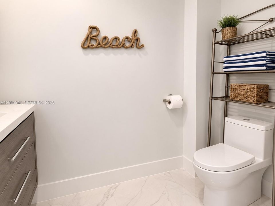 For Rent: $3,800 (1 beds, 1 baths, 812 Square Feet)