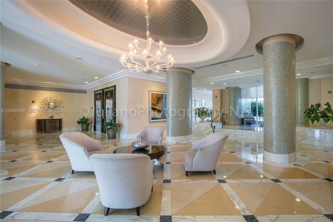 For Rent: $3,800 (1 beds, 1 baths, 812 Square Feet)