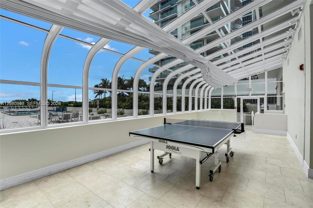 For Rent: $3,800 (1 beds, 1 baths, 812 Square Feet)