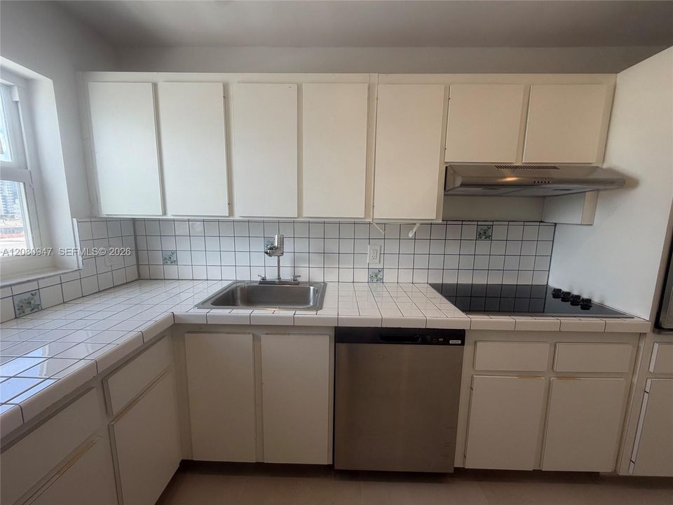 В аренду: $2,750 (1 спален, 1 ванн, 845 Квадратных фут)