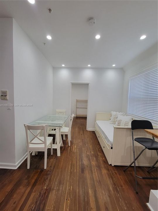 For Rent: $1,900 (1 beds, 1 baths, 448 Square Feet)