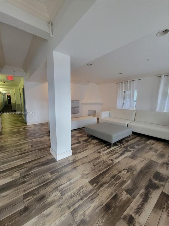For Rent: $1,900 (1 beds, 1 baths, 448 Square Feet)