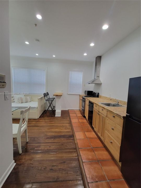 For Rent: $1,900 (1 beds, 1 baths, 448 Square Feet)