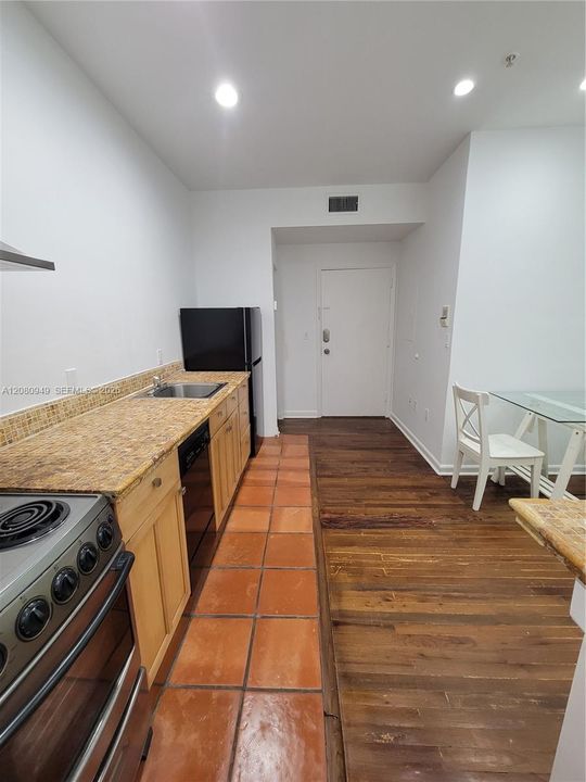 For Rent: $1,900 (1 beds, 1 baths, 448 Square Feet)