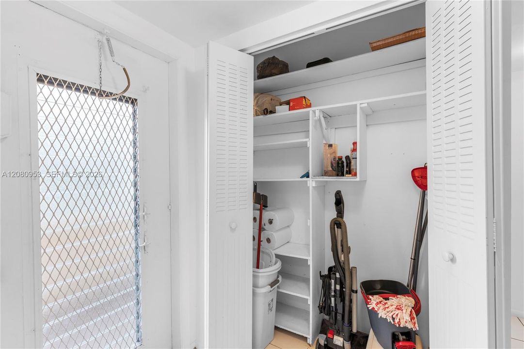 For Sale: $75,000 (1 beds, 1 baths, 640 Square Feet)
