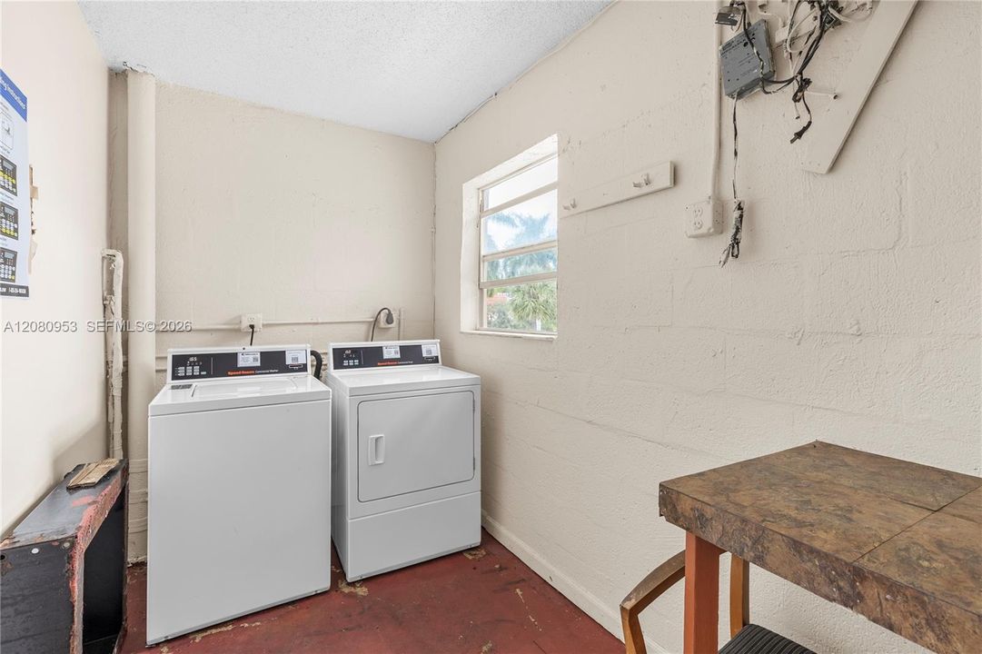 For Sale: $75,000 (1 beds, 1 baths, 640 Square Feet)