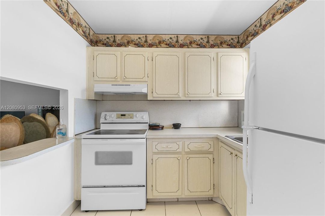 For Sale: $75,000 (1 beds, 1 baths, 640 Square Feet)