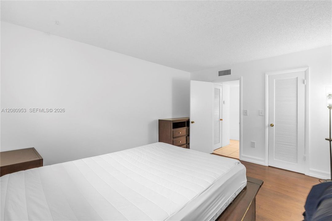 For Sale: $75,000 (1 beds, 1 baths, 640 Square Feet)
