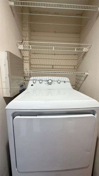 For Rent: $2,300 (2 beds, 1 baths, 965 Square Feet)