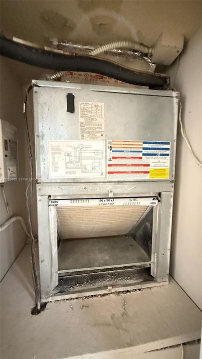 For Rent: $2,300 (2 beds, 1 baths, 965 Square Feet)