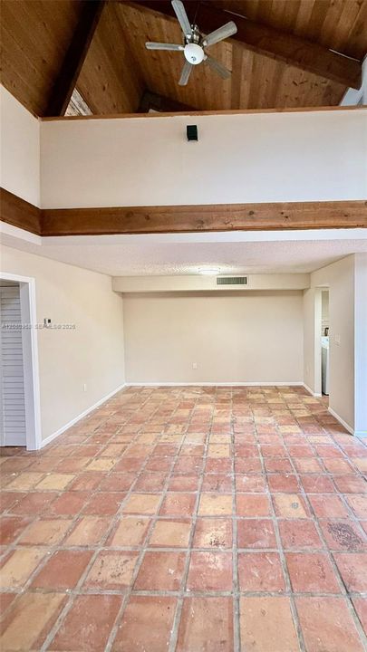 For Rent: $2,300 (2 beds, 1 baths, 965 Square Feet)