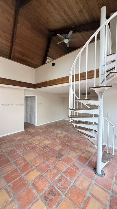For Rent: $2,300 (2 beds, 1 baths, 965 Square Feet)