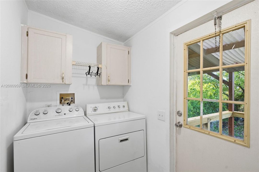 For Sale: $275,000 (4 beds, 2 baths, 1430 Square Feet)